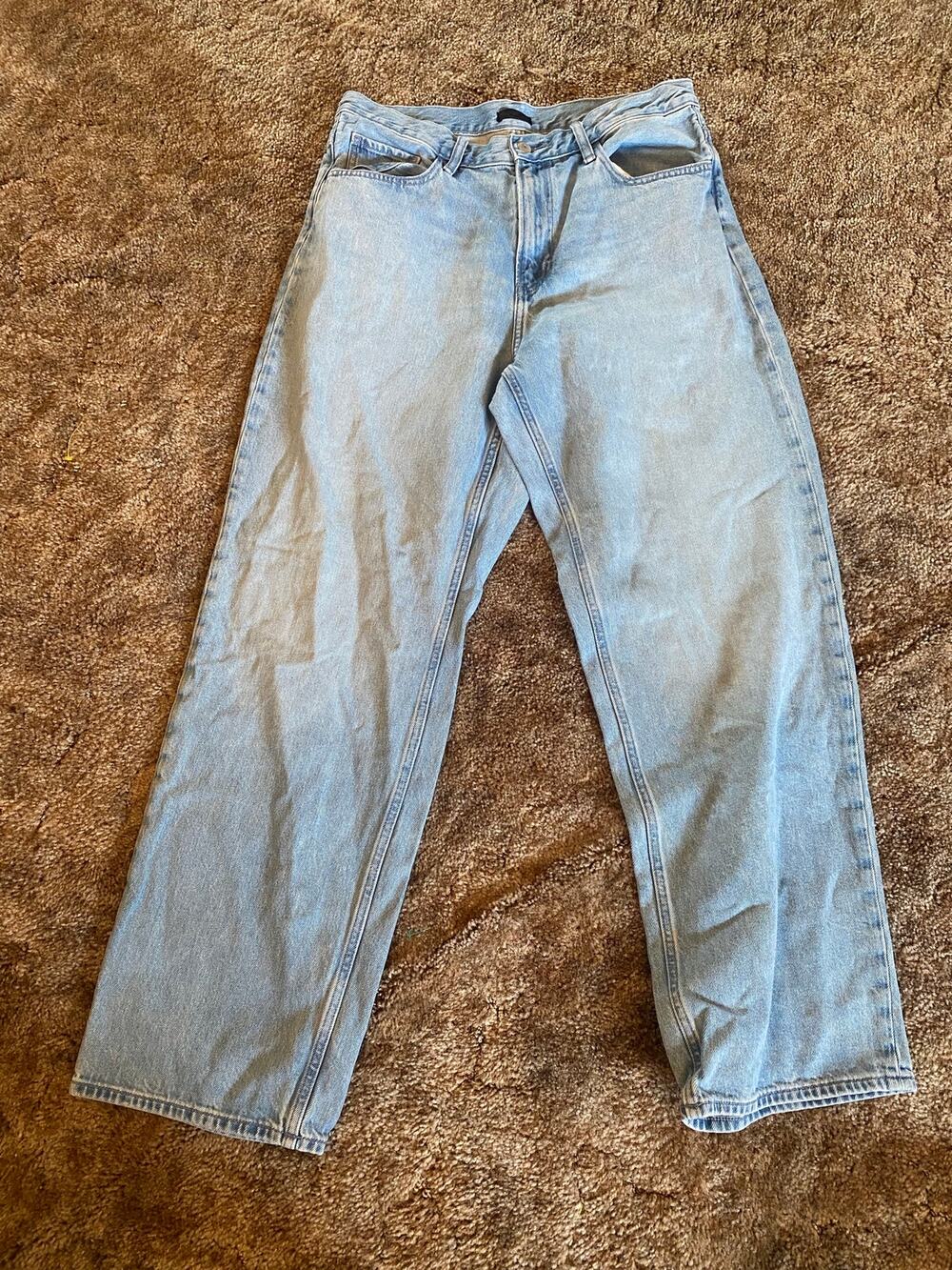 UNIQLO Women's Light Wash High/Mid-Rise Straight Leg Denim Jeans Classic Mom